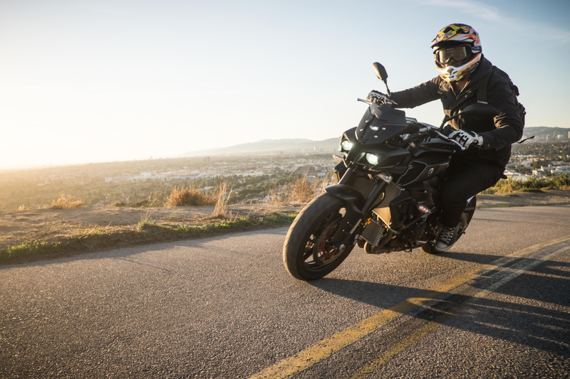Illustration for article titled The 2017 Yamaha FZ-10 Is A Wild Everyday Commuter I Never Learned To Love